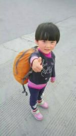 China's smallest backpacker &mdash; &mdash; Four-year-old girl Wen Wen.